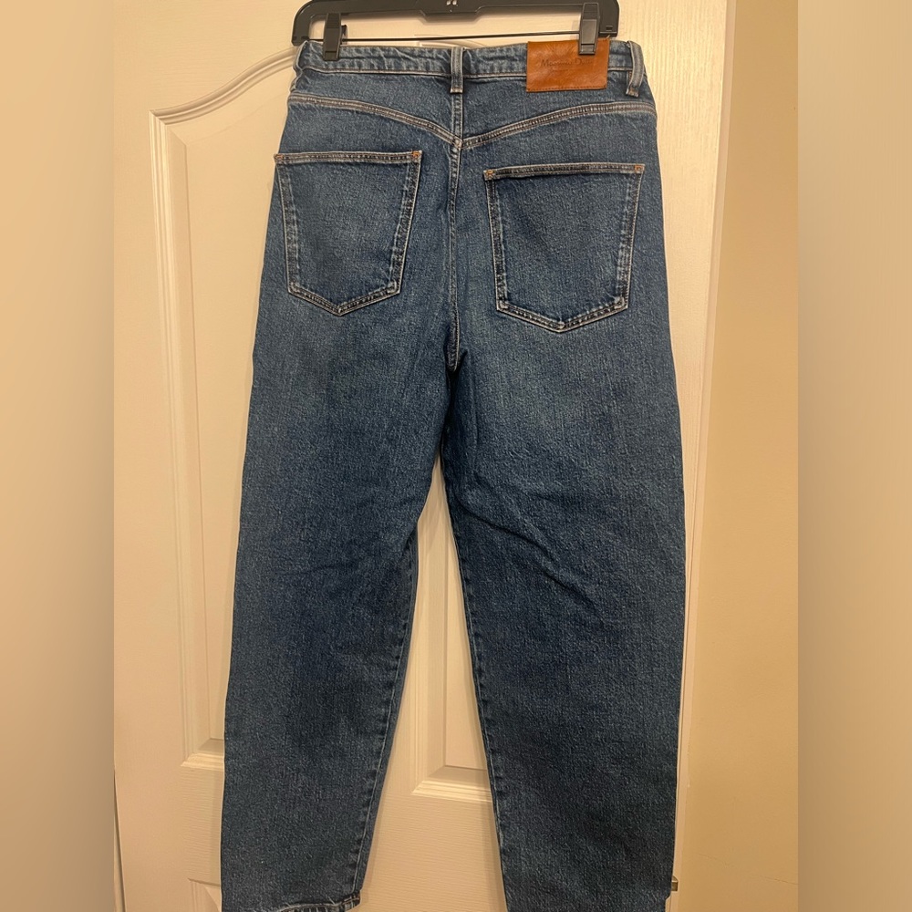 Traditional straight-leg ankle jeans